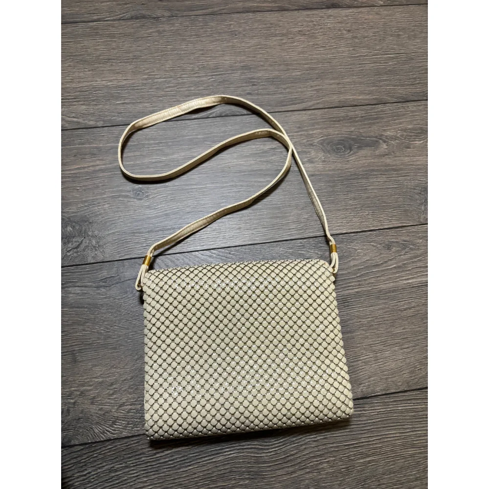 Victoria Place Purse Crossbody Bag Chainmail Mesh Enamel Magnetic Snap Ivory OS - Picture 5 of 13